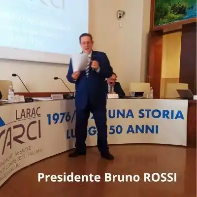 Sala congressuale a Pescara per il rinnovo delle cariche sindacali e il dibattito sul futuro digitale dell'agente di commercio.