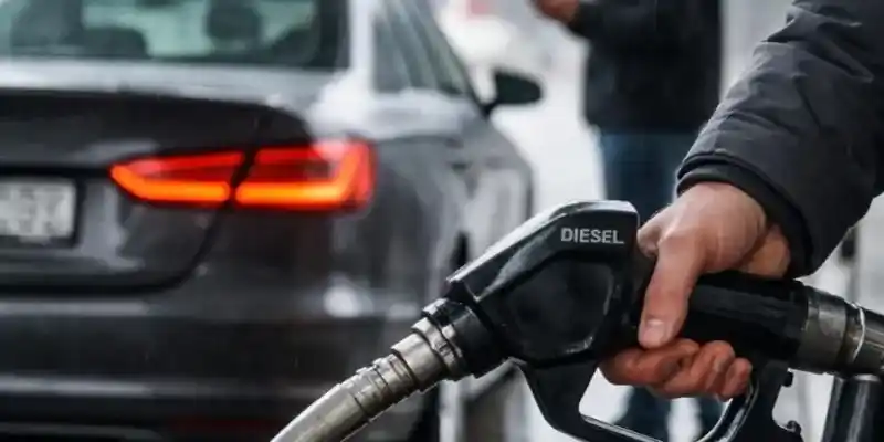 L'Italia commerciale si ferma senza Diesel: l'agente di commercio schiacciato dai rincari